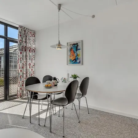 Apartment Bad, Lejl, 72 *